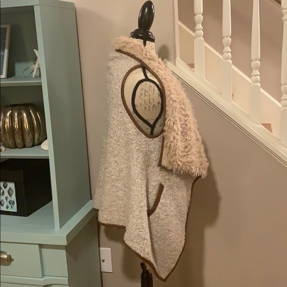 LOVE TREE Sherpa Faux Fur Vest - Natural - Picture 6 of 8